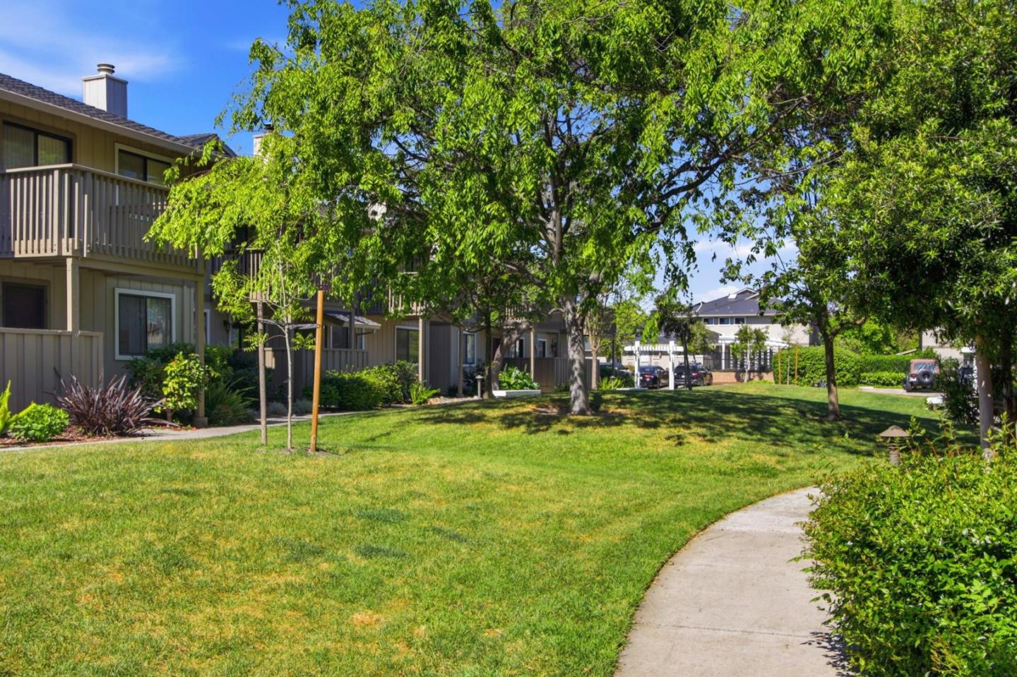 Detail Gallery Image 27 of 36 For 18944 Sara Park Cir, Saratoga,  CA 95070 - 2 Beds | 2 Baths