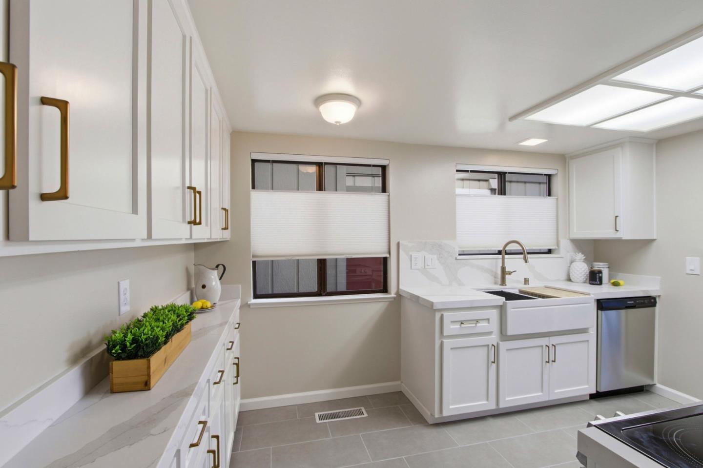 Detail Gallery Image 9 of 36 For 18944 Sara Park Cir, Saratoga,  CA 95070 - 2 Beds | 2 Baths