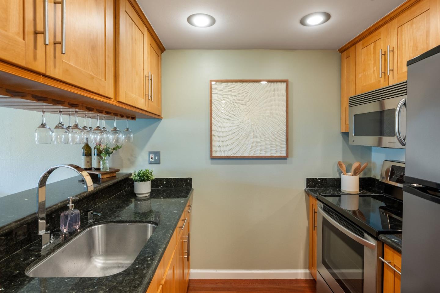 Detail Gallery Image 12 of 25 For 707 Fathom Dr #208,  San Mateo,  CA 94404 - 1 Beds | 1 Baths