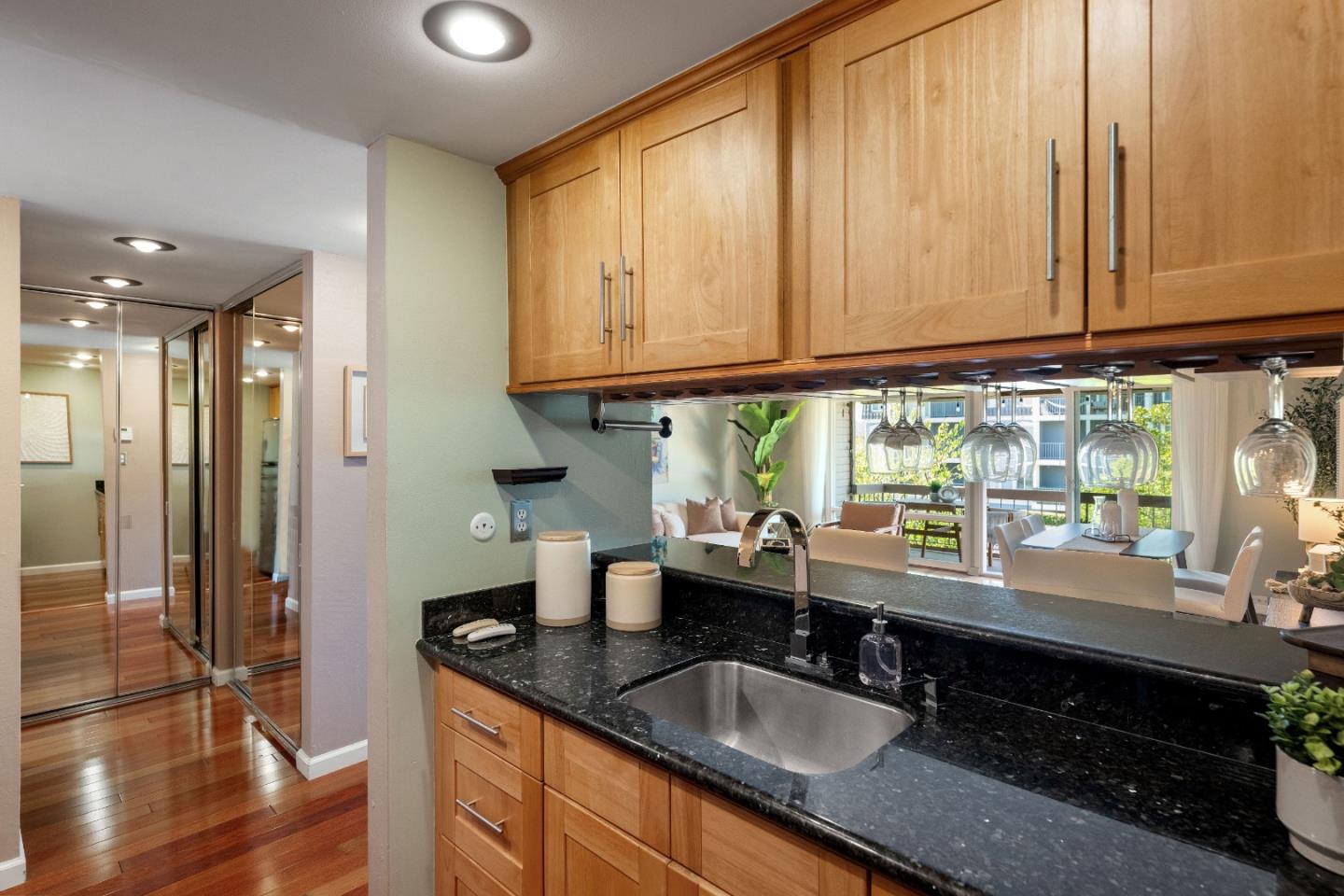 Detail Gallery Image 13 of 25 For 707 Fathom Dr #208,  San Mateo,  CA 94404 - 1 Beds | 1 Baths