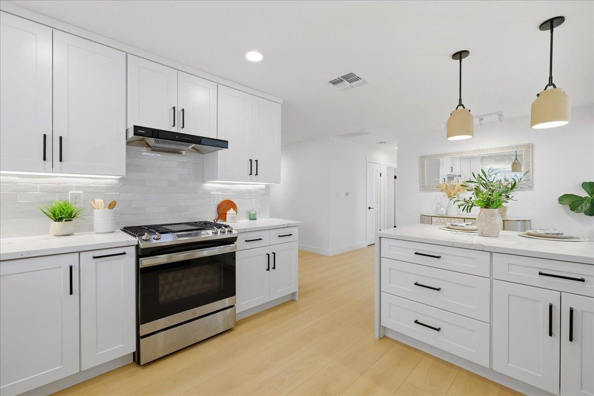 Detail Gallery Image 12 of 49 For 992 Hibiscus Ln, San Jose,  CA 95117 - 3 Beds | 2 Baths