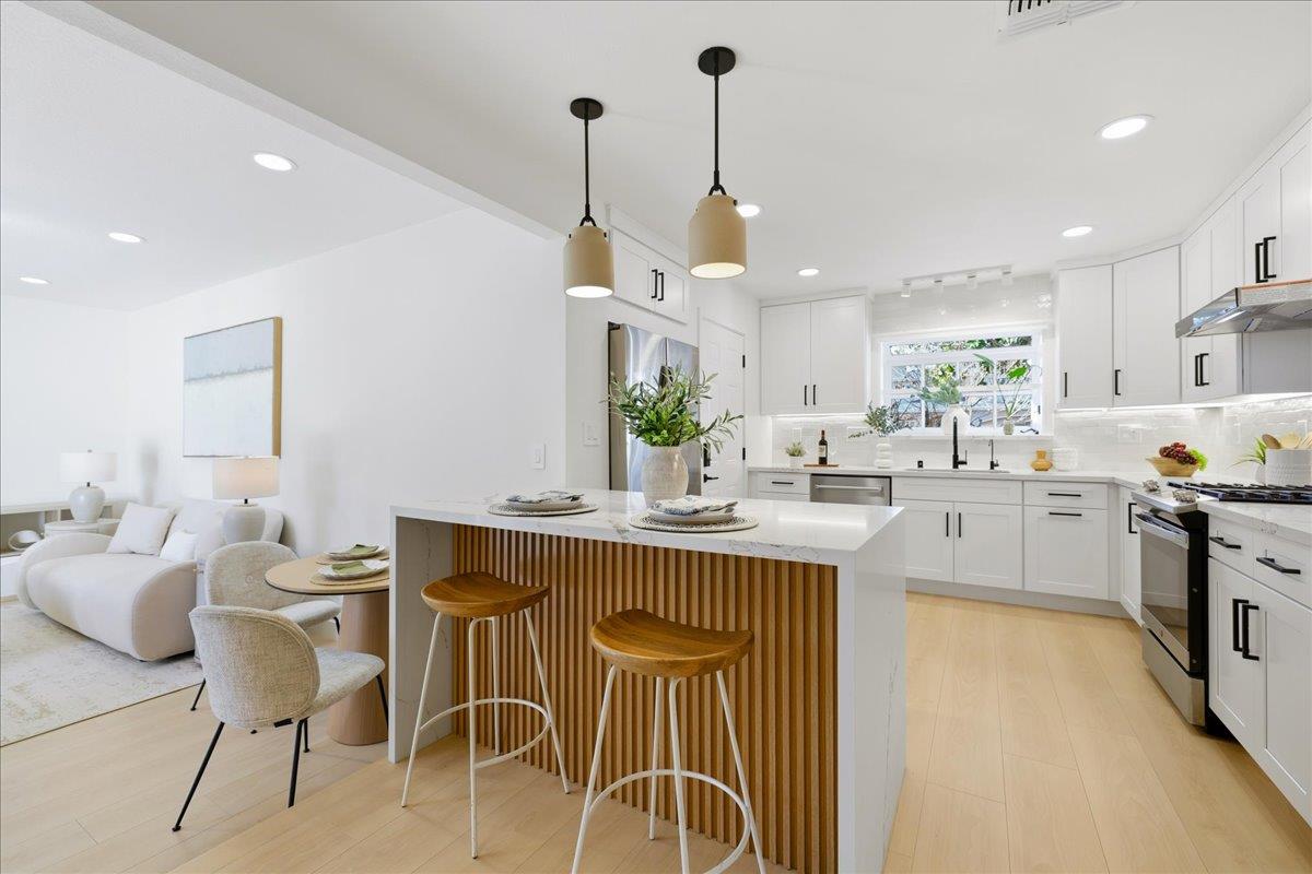 Detail Gallery Image 17 of 49 For 992 Hibiscus Ln, San Jose,  CA 95117 - 3 Beds | 2 Baths