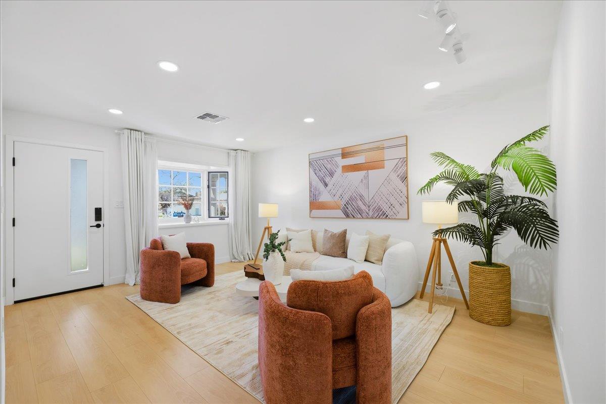 Detail Gallery Image 21 of 49 For 992 Hibiscus Ln, San Jose,  CA 95117 - 3 Beds | 2 Baths