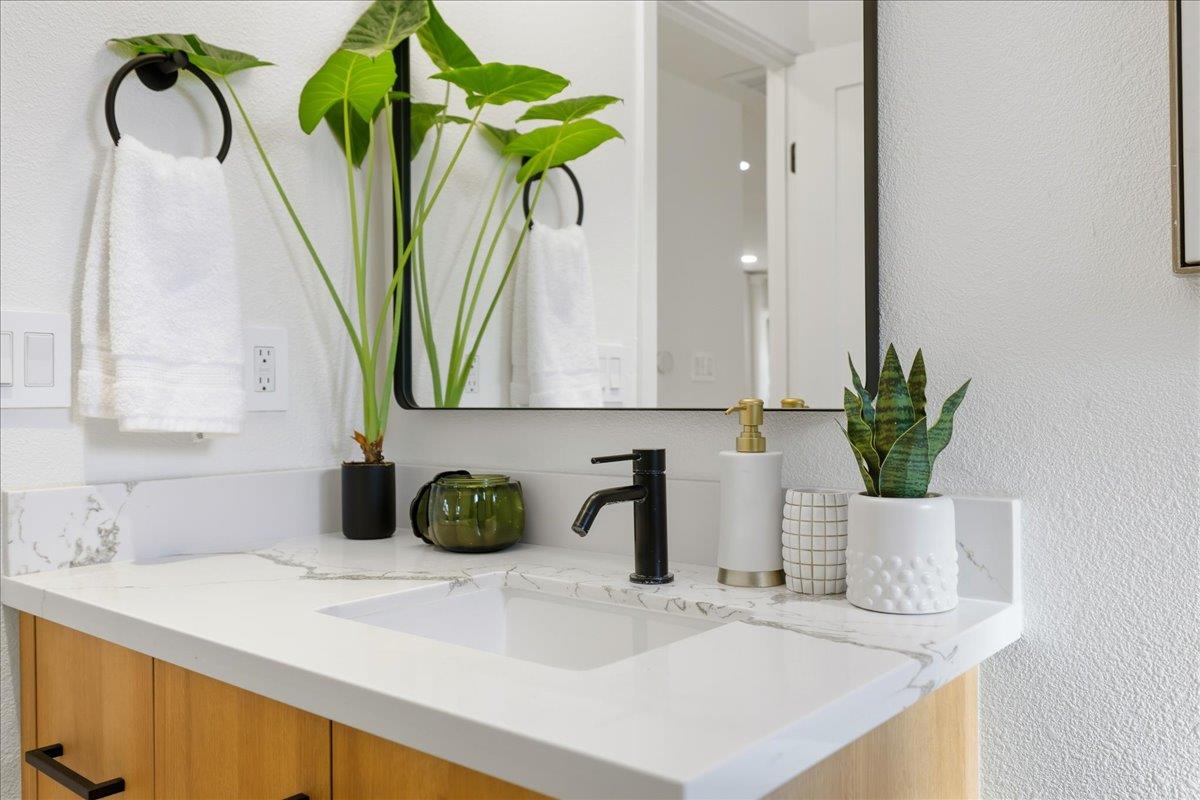 Detail Gallery Image 33 of 49 For 992 Hibiscus Ln, San Jose,  CA 95117 - 3 Beds | 2 Baths