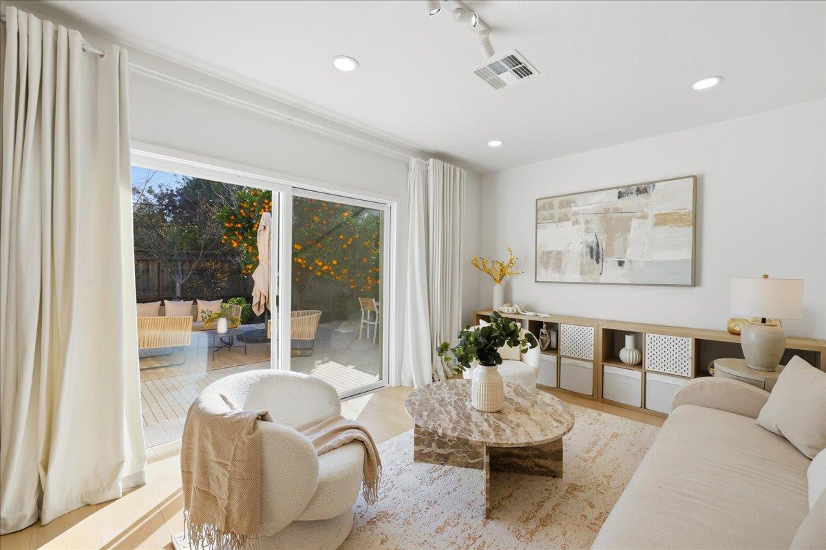 Detail Gallery Image 7 of 49 For 992 Hibiscus Ln, San Jose,  CA 95117 - 3 Beds | 2 Baths