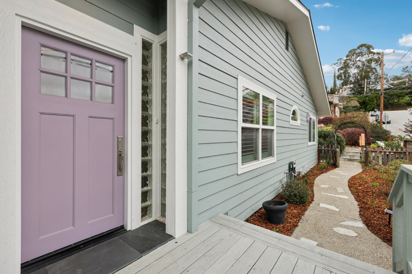 Detail Gallery Image 3 of 33 For 696 Francisco St, El Granada,  CA 94018 - 3 Beds | 2 Baths