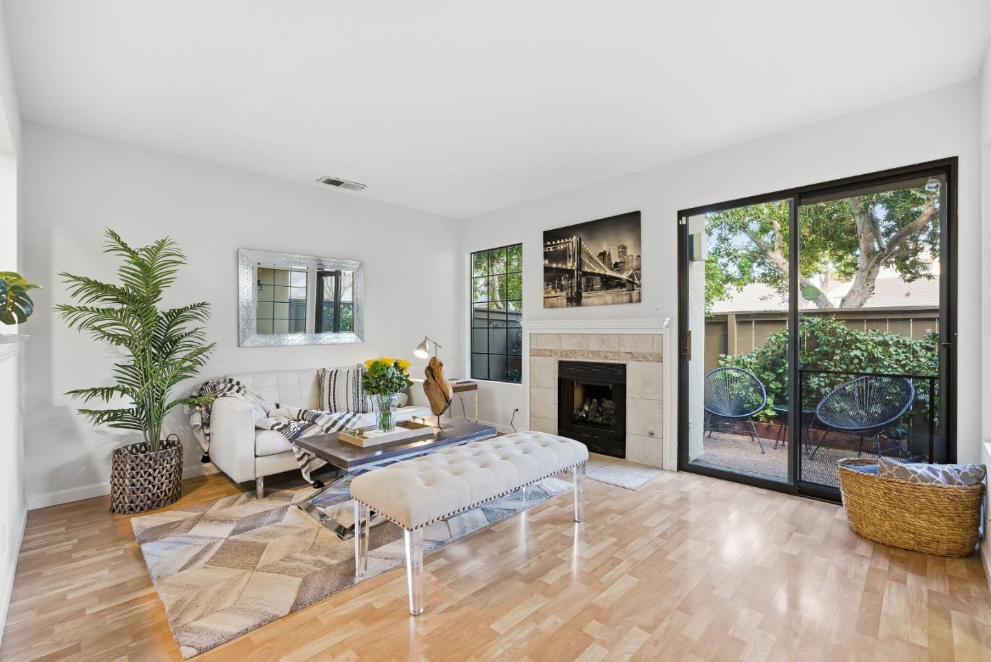 Detail Gallery Image 5 of 52 For 1947 Huxley Ct, San Jose,  CA 95125 - 2 Beds | 1/1 Baths