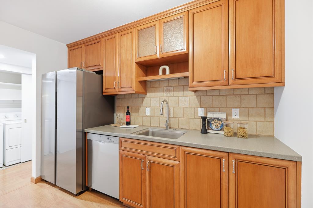 Detail Gallery Image 10 of 63 For 125 Connemara Way #32,  Sunnyvale,  CA 94087 - 2 Beds | 1/1 Baths