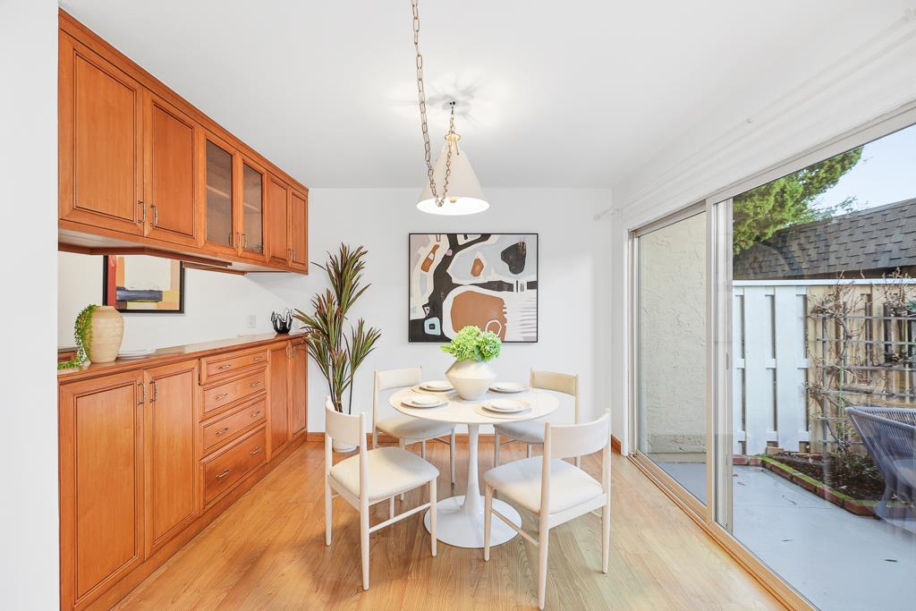 Detail Gallery Image 14 of 63 For 125 Connemara Way #32,  Sunnyvale,  CA 94087 - 2 Beds | 1/1 Baths