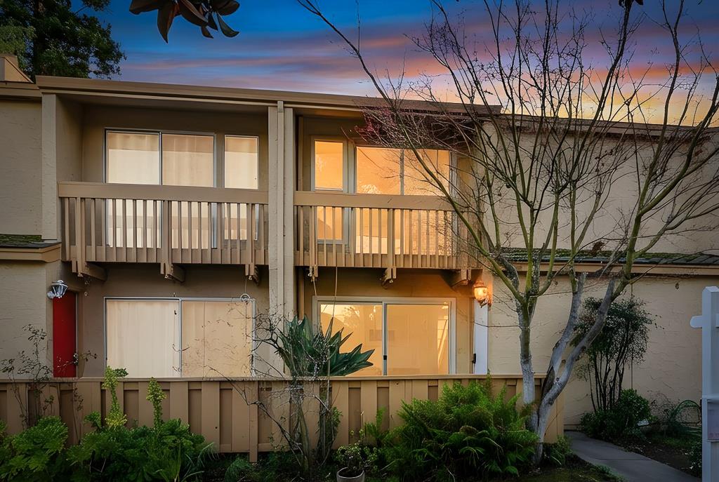 Detail Gallery Image 2 of 63 For 125 Connemara Way #32,  Sunnyvale,  CA 94087 - 2 Beds | 1/1 Baths