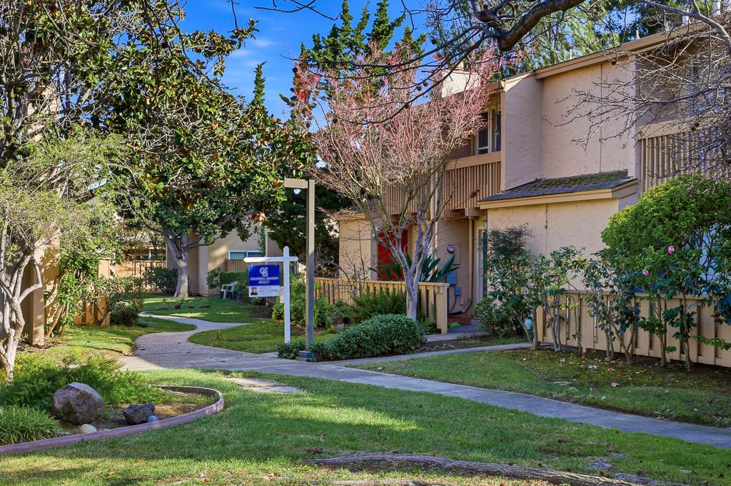 Detail Gallery Image 49 of 63 For 125 Connemara Way #32,  Sunnyvale,  CA 94087 - 2 Beds | 1/1 Baths