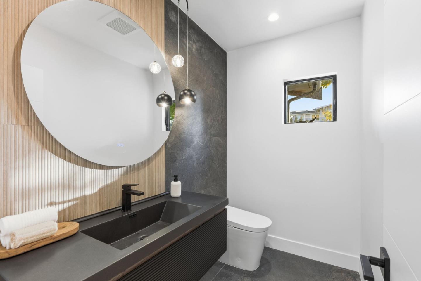 Detail Gallery Image 11 of 35 For 1144 Bernal Ave, Burlingame,  CA 94010 - 4 Beds | 4/1 Baths