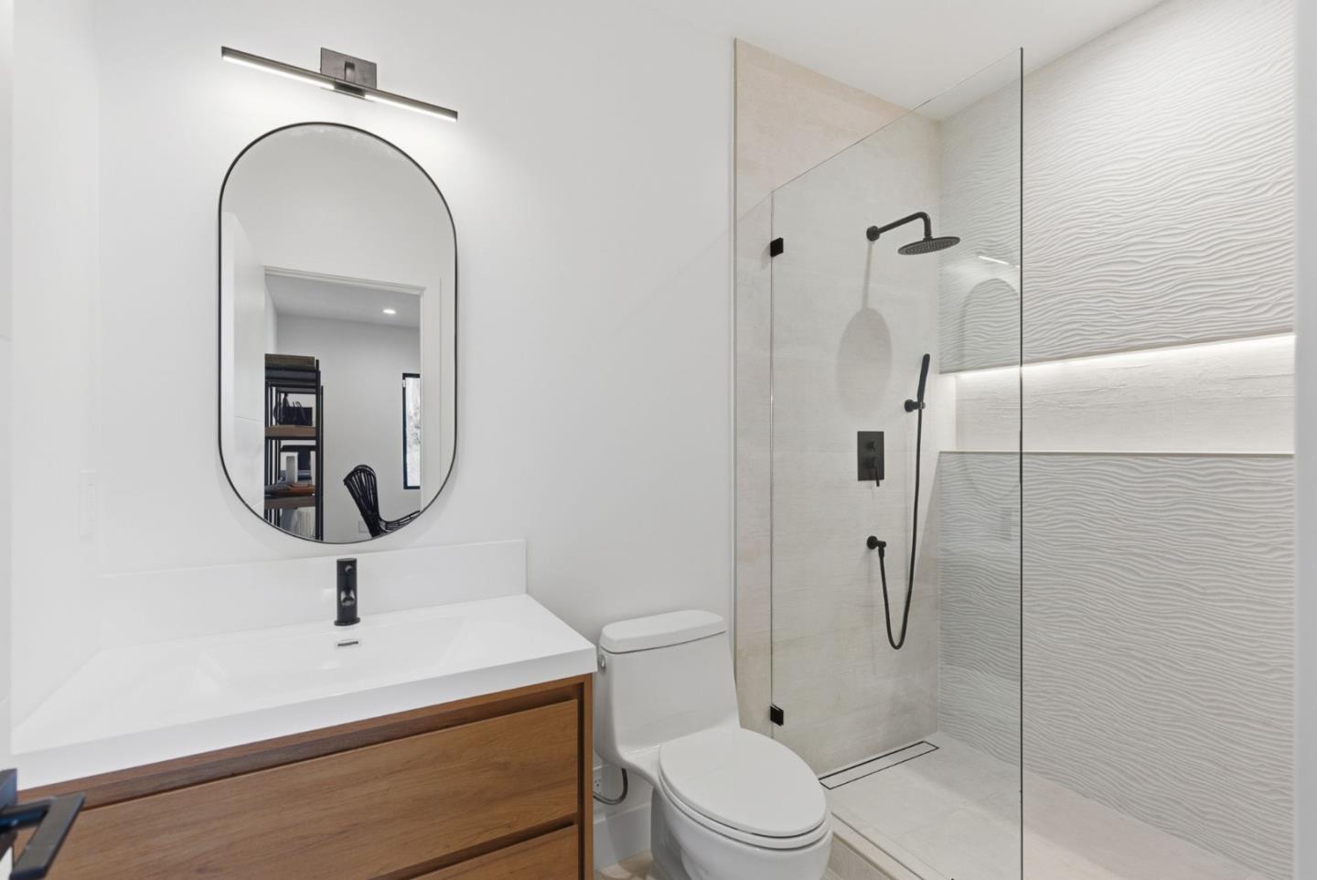 Detail Gallery Image 13 of 35 For 1144 Bernal Ave, Burlingame,  CA 94010 - 4 Beds | 4/1 Baths