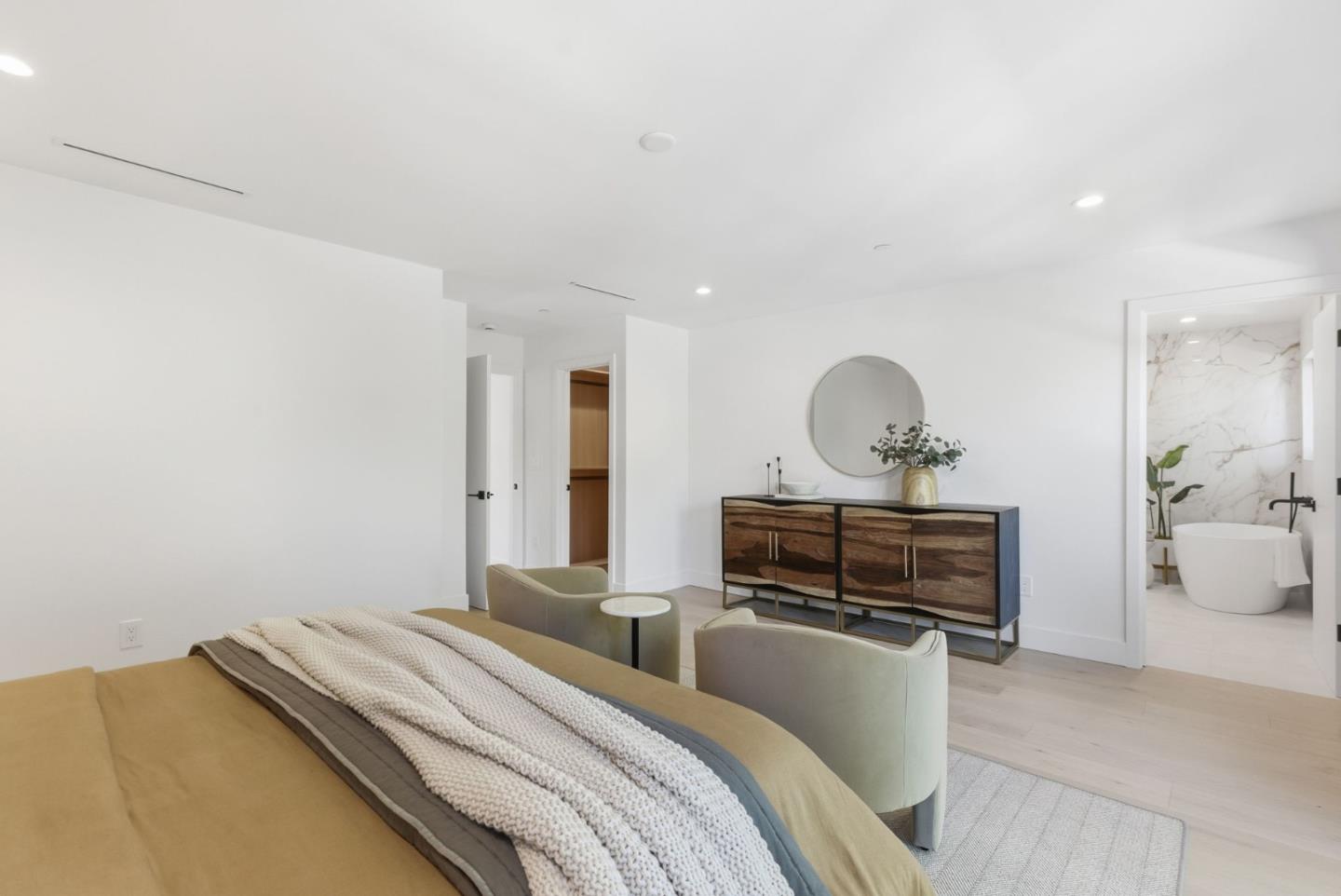 Detail Gallery Image 20 of 35 For 1144 Bernal Ave, Burlingame,  CA 94010 - 4 Beds | 4/1 Baths