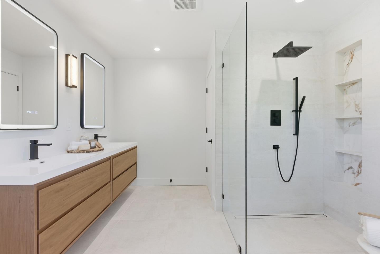 Detail Gallery Image 23 of 35 For 1144 Bernal Ave, Burlingame,  CA 94010 - 4 Beds | 4/1 Baths