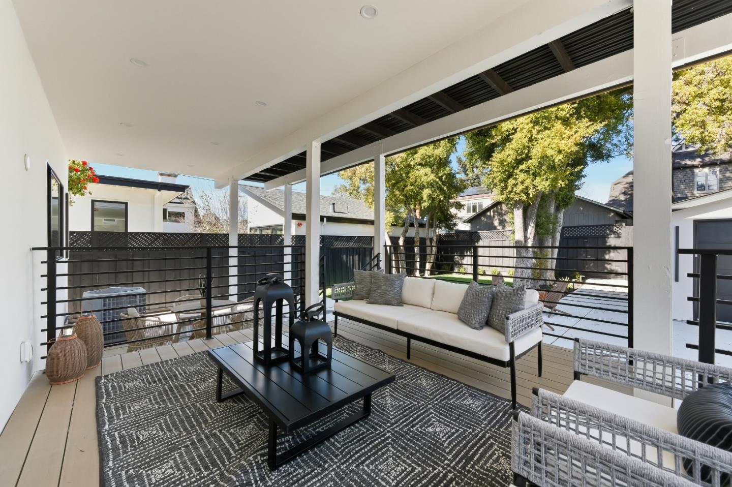 Detail Gallery Image 28 of 35 For 1144 Bernal Ave, Burlingame,  CA 94010 - 4 Beds | 4/1 Baths