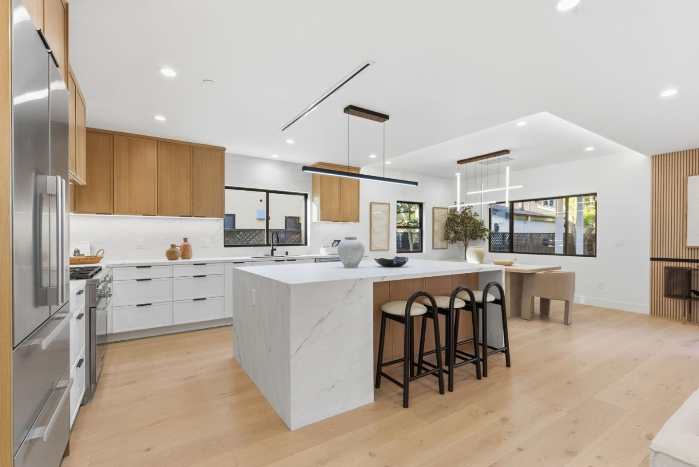 Detail Gallery Image 8 of 35 For 1144 Bernal Ave, Burlingame,  CA 94010 - 4 Beds | 4/1 Baths