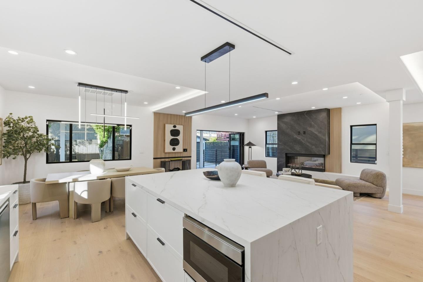 Detail Gallery Image 9 of 35 For 1144 Bernal Ave, Burlingame,  CA 94010 - 4 Beds | 4/1 Baths