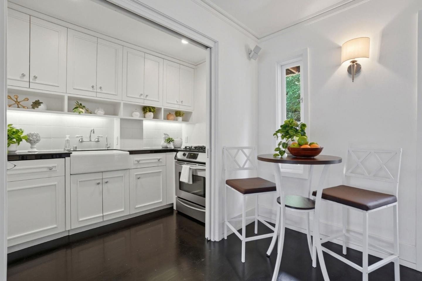 Detail Gallery Image 6 of 23 For 1160 Clayton St #2,  San Francisco,  CA 94117 - 1 Beds | 1 Baths