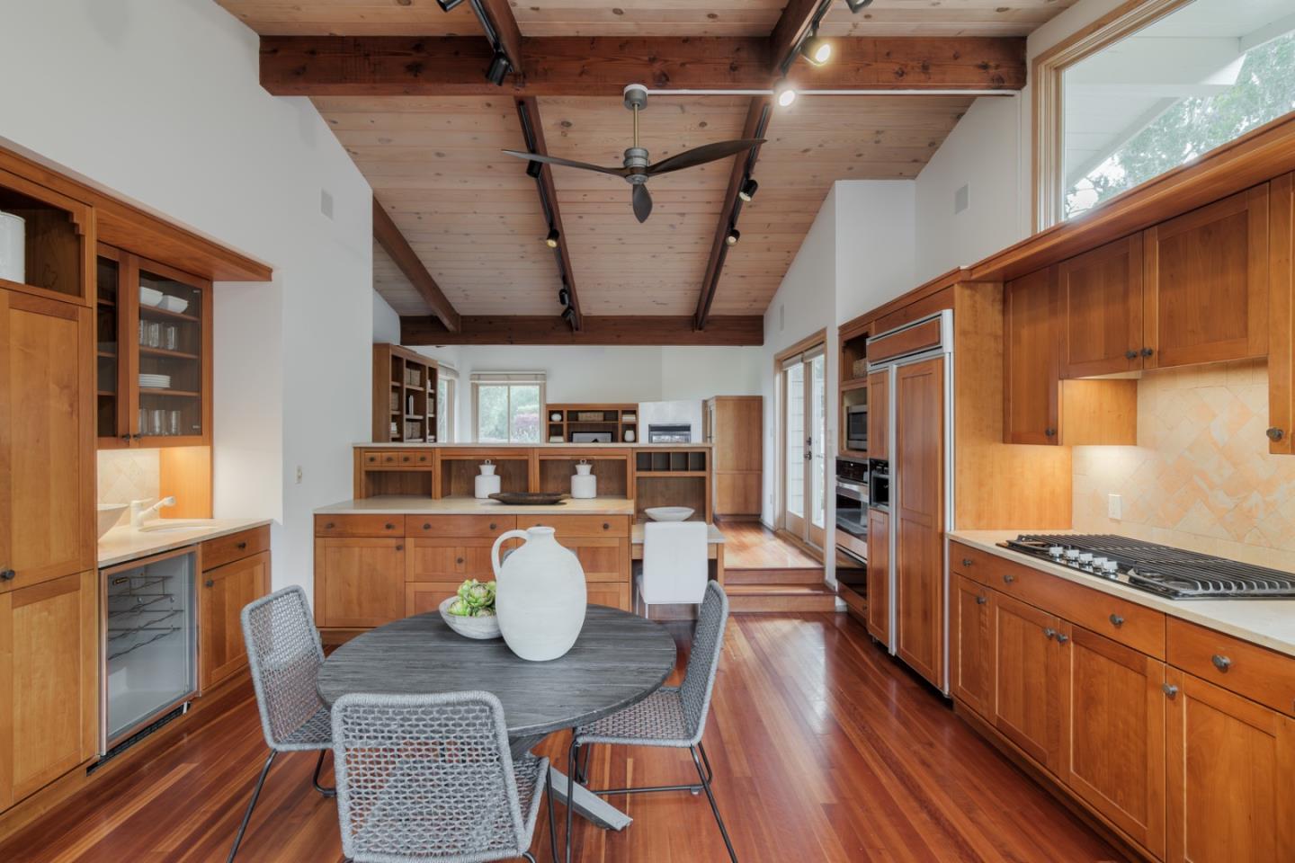 Detail Gallery Image 10 of 29 For 888 Robb Rd, Palo Alto,  CA 94306 - 4 Beds | 3/1 Baths