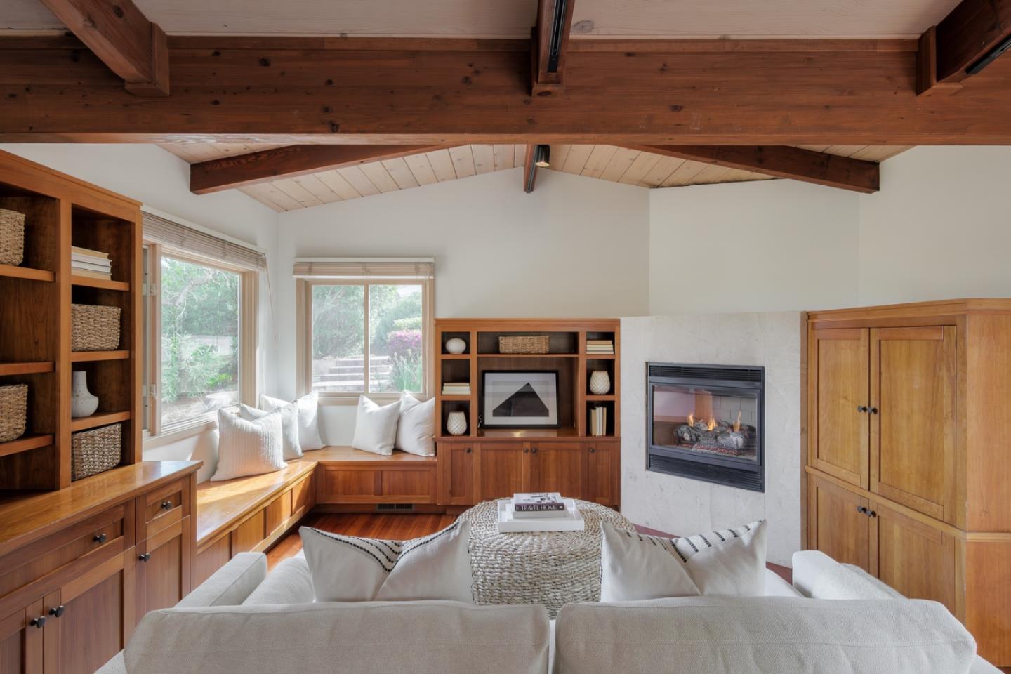 Detail Gallery Image 12 of 29 For 888 Robb Rd, Palo Alto,  CA 94306 - 4 Beds | 3/1 Baths