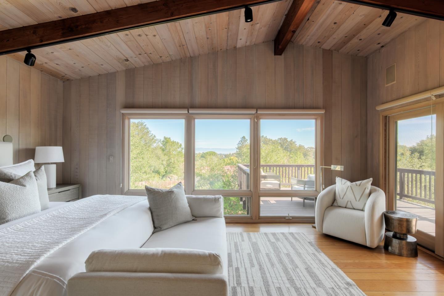 Detail Gallery Image 13 of 29 For 888 Robb Rd, Palo Alto,  CA 94306 - 4 Beds | 3/1 Baths