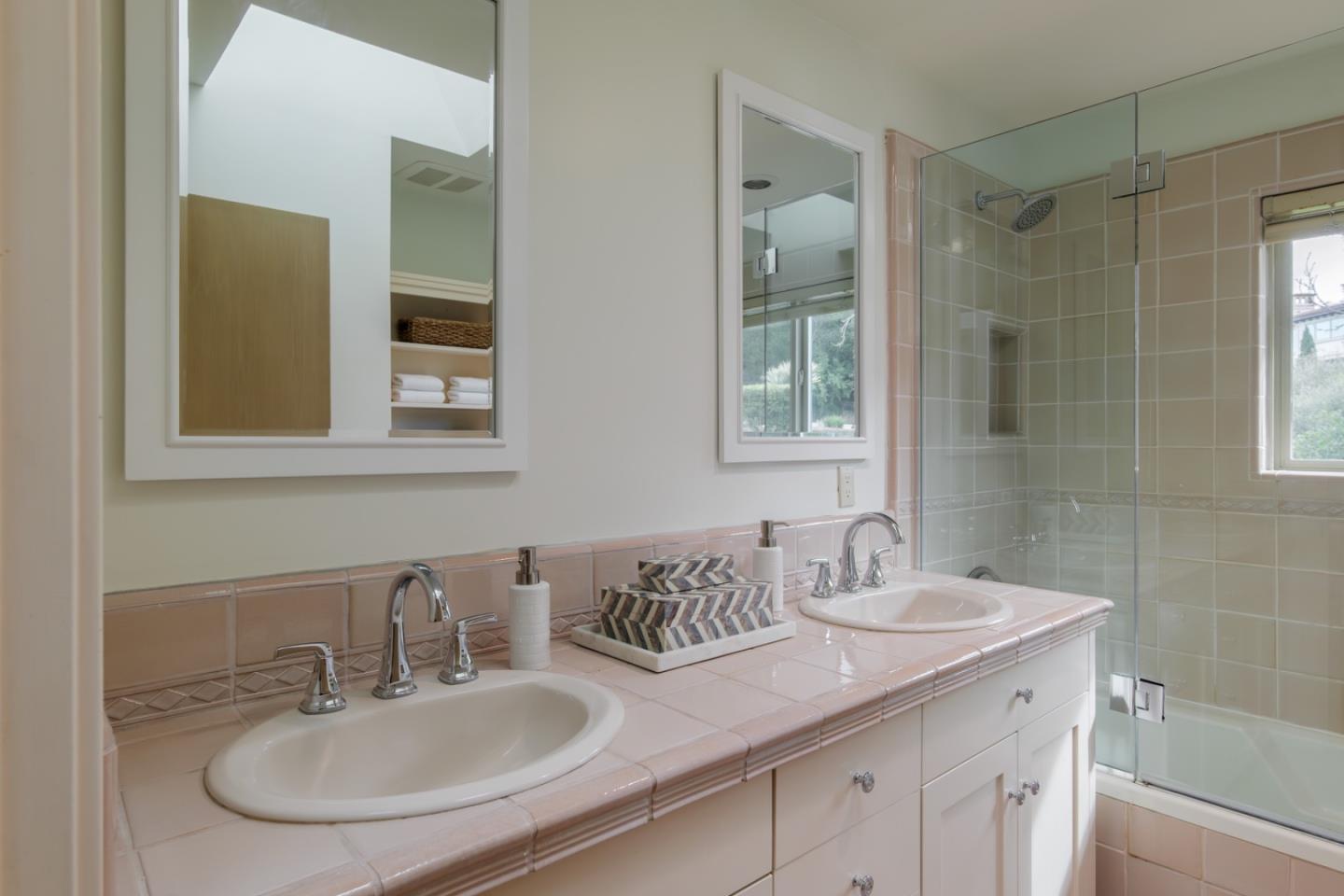 Detail Gallery Image 19 of 29 For 888 Robb Rd, Palo Alto,  CA 94306 - 4 Beds | 3/1 Baths