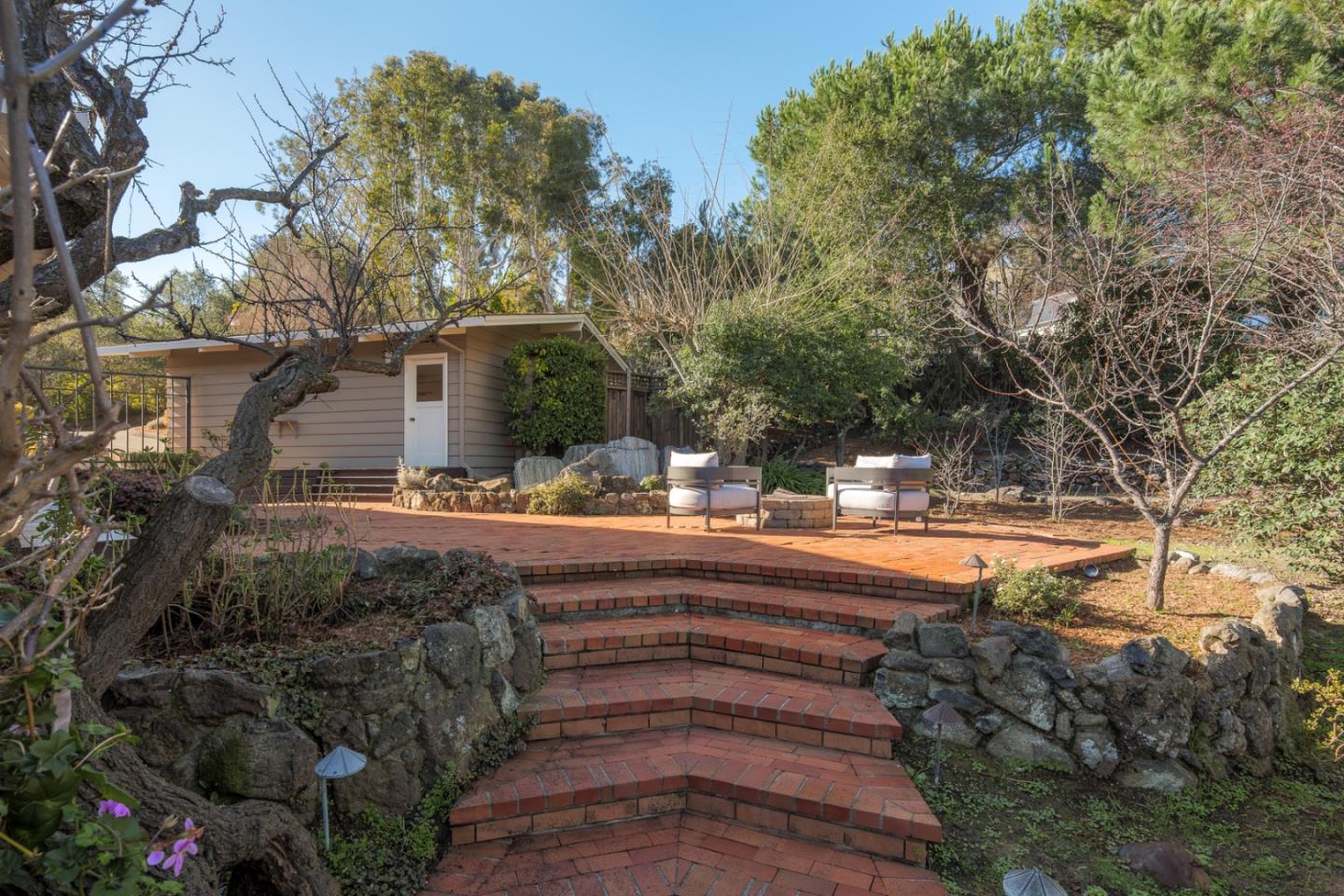 Detail Gallery Image 24 of 29 For 888 Robb Rd, Palo Alto,  CA 94306 - 4 Beds | 3/1 Baths