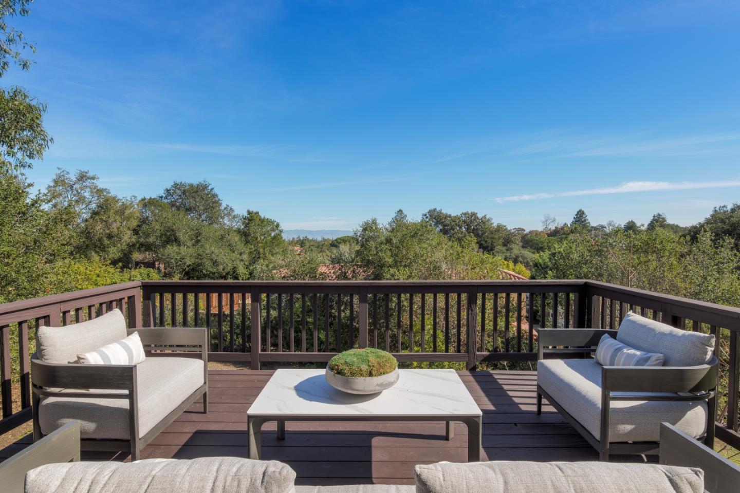 Detail Gallery Image 6 of 29 For 888 Robb Rd, Palo Alto,  CA 94306 - 4 Beds | 3/1 Baths