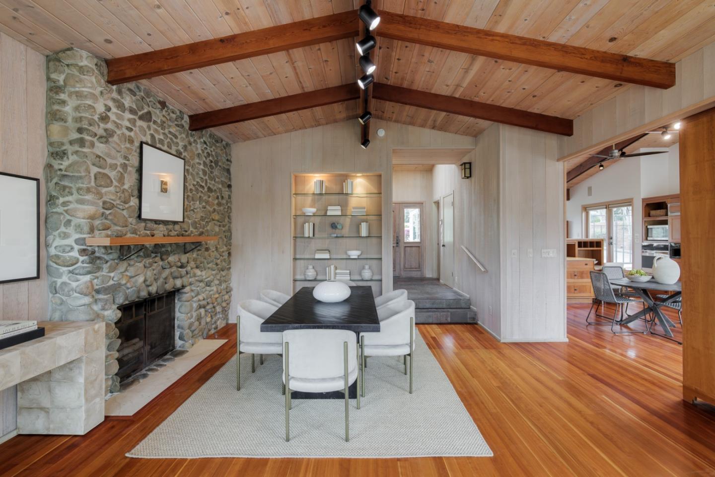 Detail Gallery Image 9 of 29 For 888 Robb Rd, Palo Alto,  CA 94306 - 4 Beds | 3/1 Baths