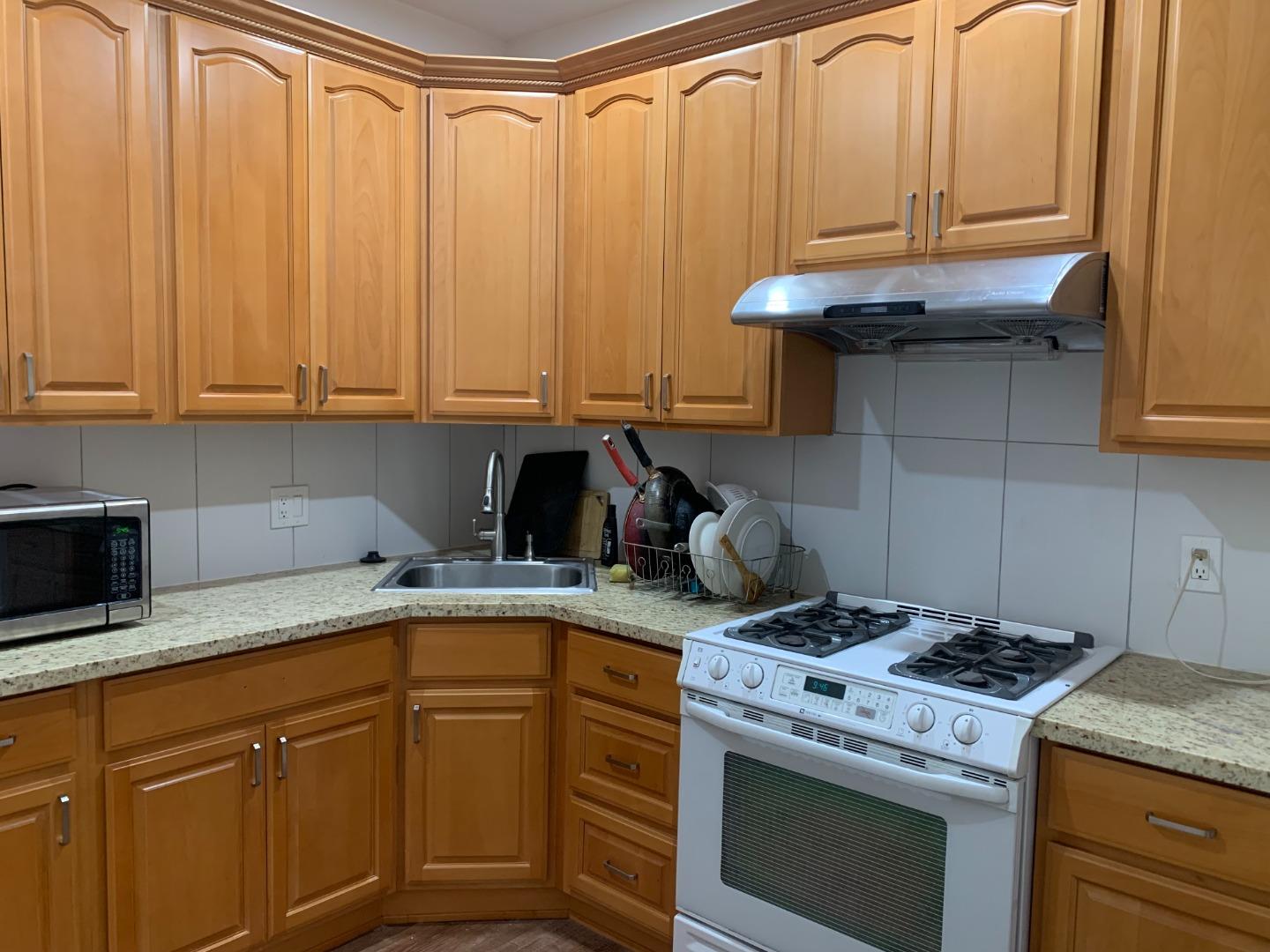 Detail Gallery Image 2 of 5 For 699 S 9th St, San Jose,  CA 95112 - 1 Beds | 1 Baths