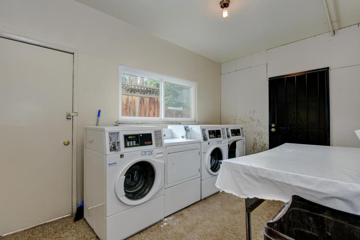 Detail Gallery Image 9 of 20 For 365 Chiquita Ave, Mountain View,  CA 94041 - – Beds | – Baths