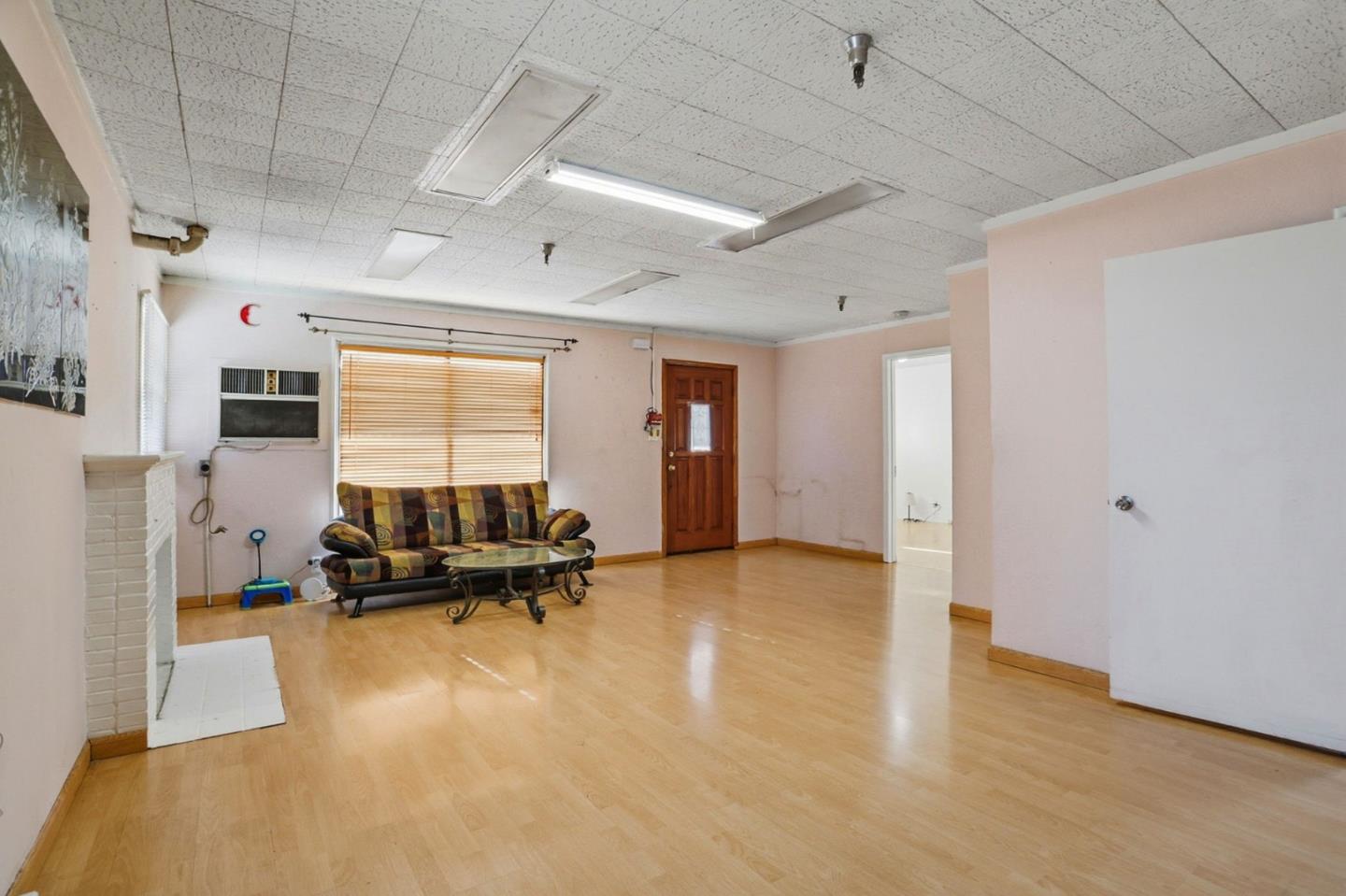 Detail Gallery Image 5 of 26 For 2935 Mckee Rd, San Jose,  CA 95127 - 3 Beds | 1 Baths