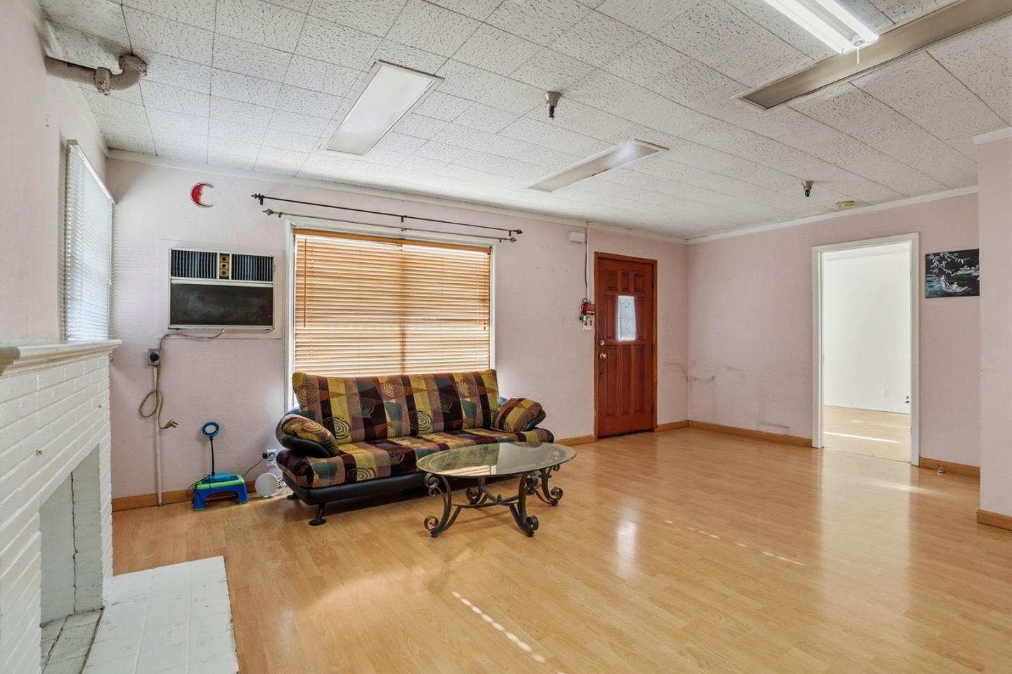 Detail Gallery Image 7 of 26 For 2935 Mckee Rd, San Jose,  CA 95127 - 3 Beds | 1 Baths