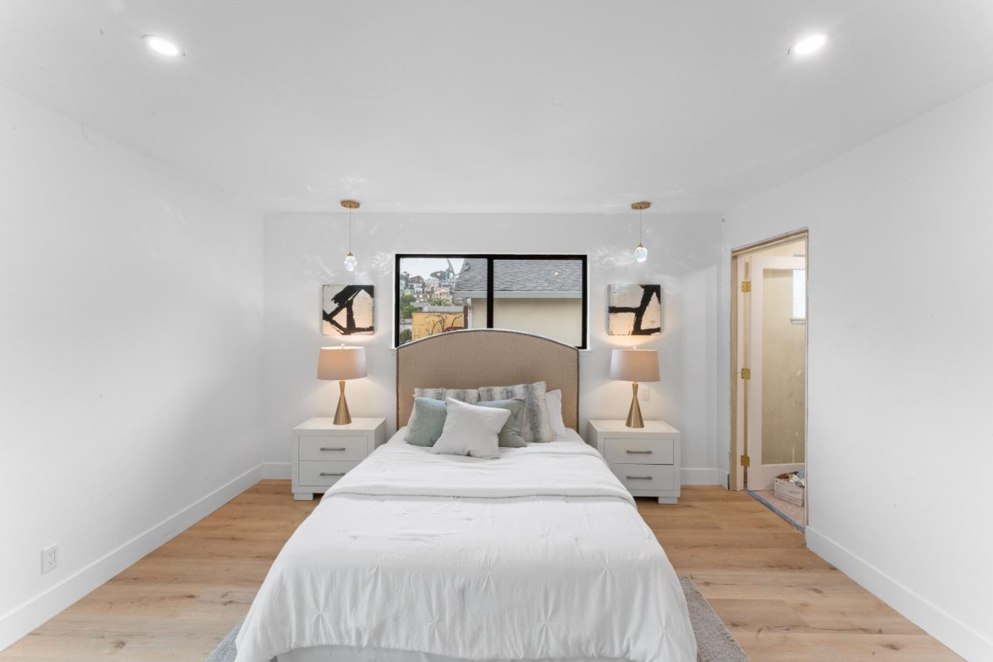 Detail Gallery Image 12 of 21 For 300 Klamath St, Brisbane,  CA 94005 - 3 Beds | 3 Baths