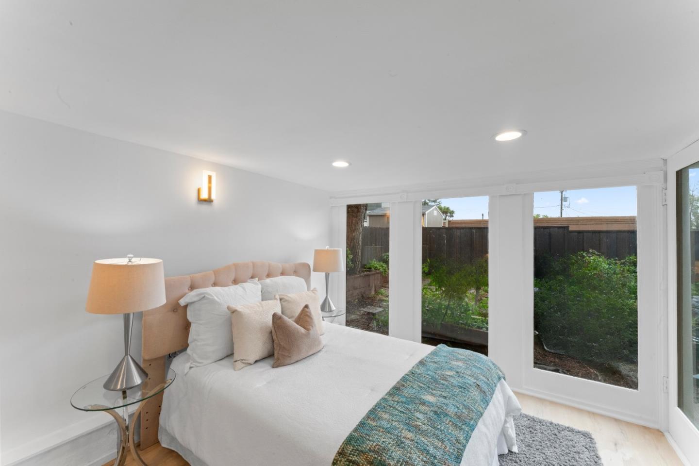 Detail Gallery Image 17 of 21 For 300 Klamath St, Brisbane,  CA 94005 - 3 Beds | 3 Baths