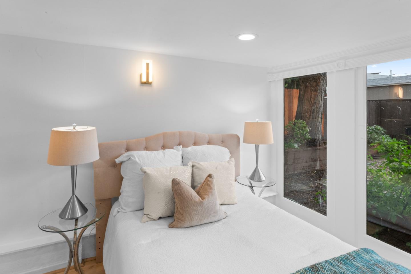 Detail Gallery Image 19 of 21 For 300 Klamath St, Brisbane,  CA 94005 - 3 Beds | 3 Baths