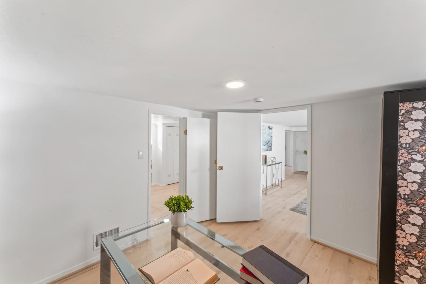 Detail Gallery Image 25 of 48 For 300 Klamath St, Brisbane,  CA 94005 - 3 Beds | 3 Baths