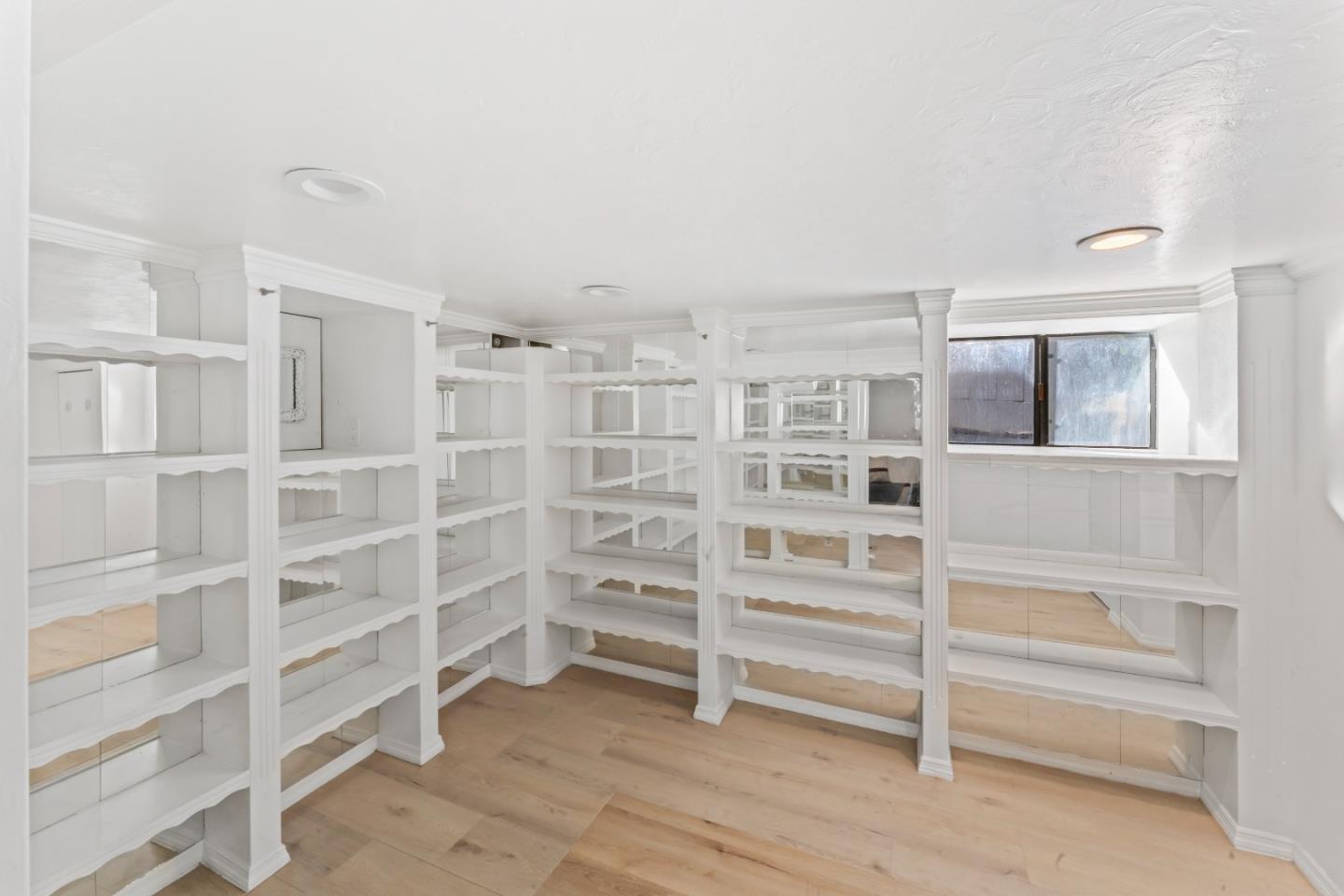 Detail Gallery Image 26 of 48 For 300 Klamath St, Brisbane,  CA 94005 - 3 Beds | 3 Baths