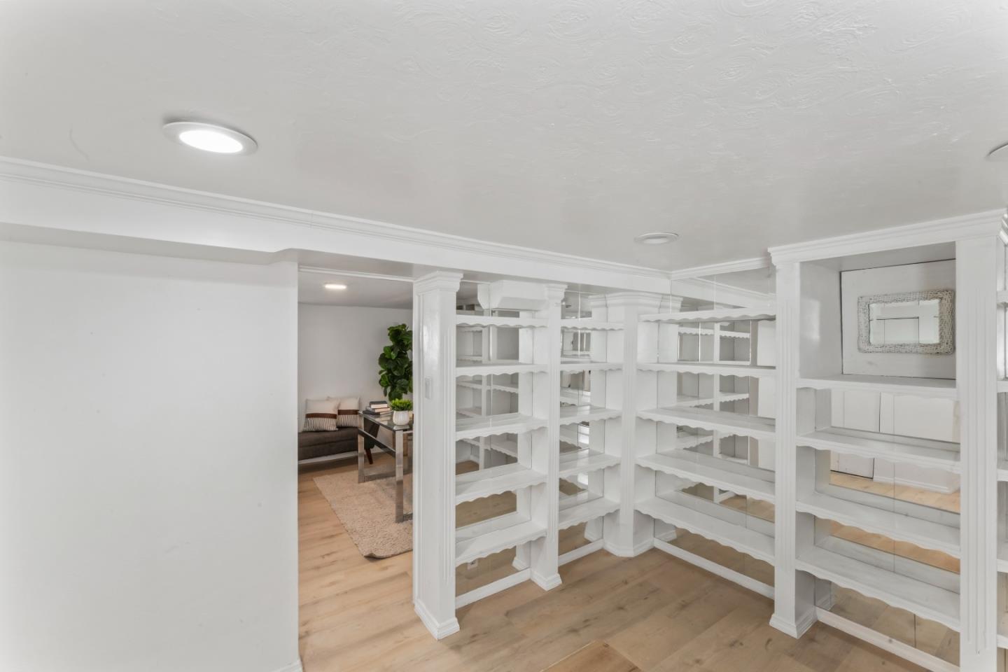 Detail Gallery Image 27 of 48 For 300 Klamath St, Brisbane,  CA 94005 - 3 Beds | 3 Baths