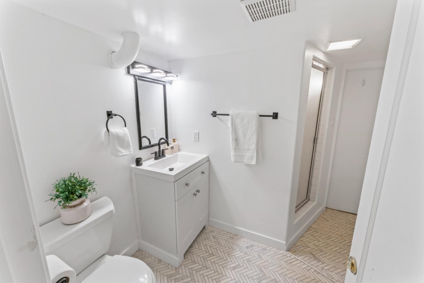 Detail Gallery Image 28 of 48 For 300 Klamath St, Brisbane,  CA 94005 - 3 Beds | 3 Baths