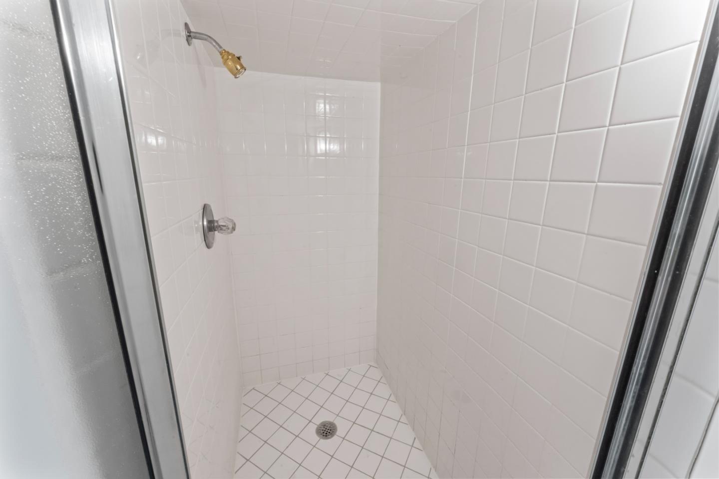 Detail Gallery Image 29 of 48 For 300 Klamath St, Brisbane,  CA 94005 - 3 Beds | 3 Baths