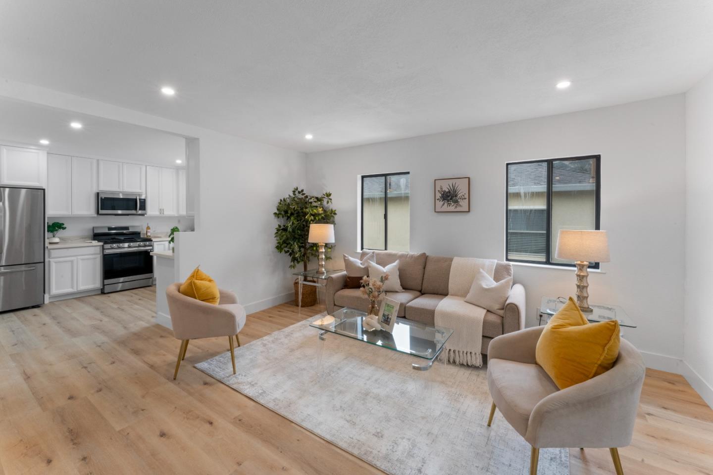 Detail Gallery Image 3 of 21 For 300 Klamath St, Brisbane,  CA 94005 - 3 Beds | 3 Baths