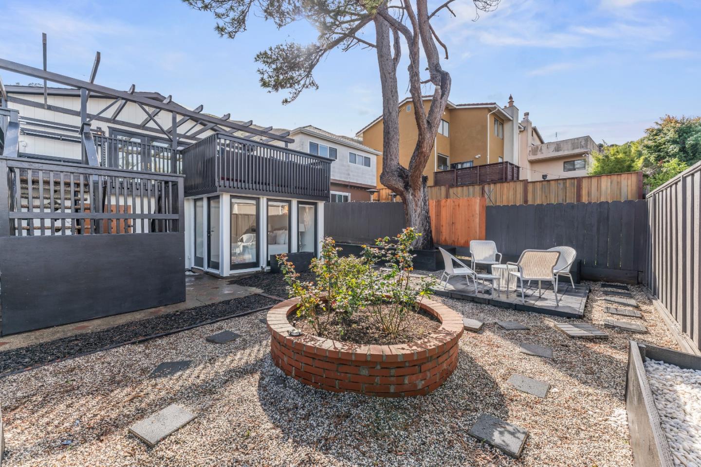 Detail Gallery Image 35 of 48 For 300 Klamath St, Brisbane,  CA 94005 - 3 Beds | 3 Baths