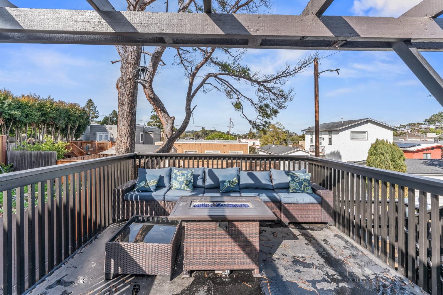 Detail Gallery Image 37 of 48 For 300 Klamath St, Brisbane,  CA 94005 - 3 Beds | 3 Baths