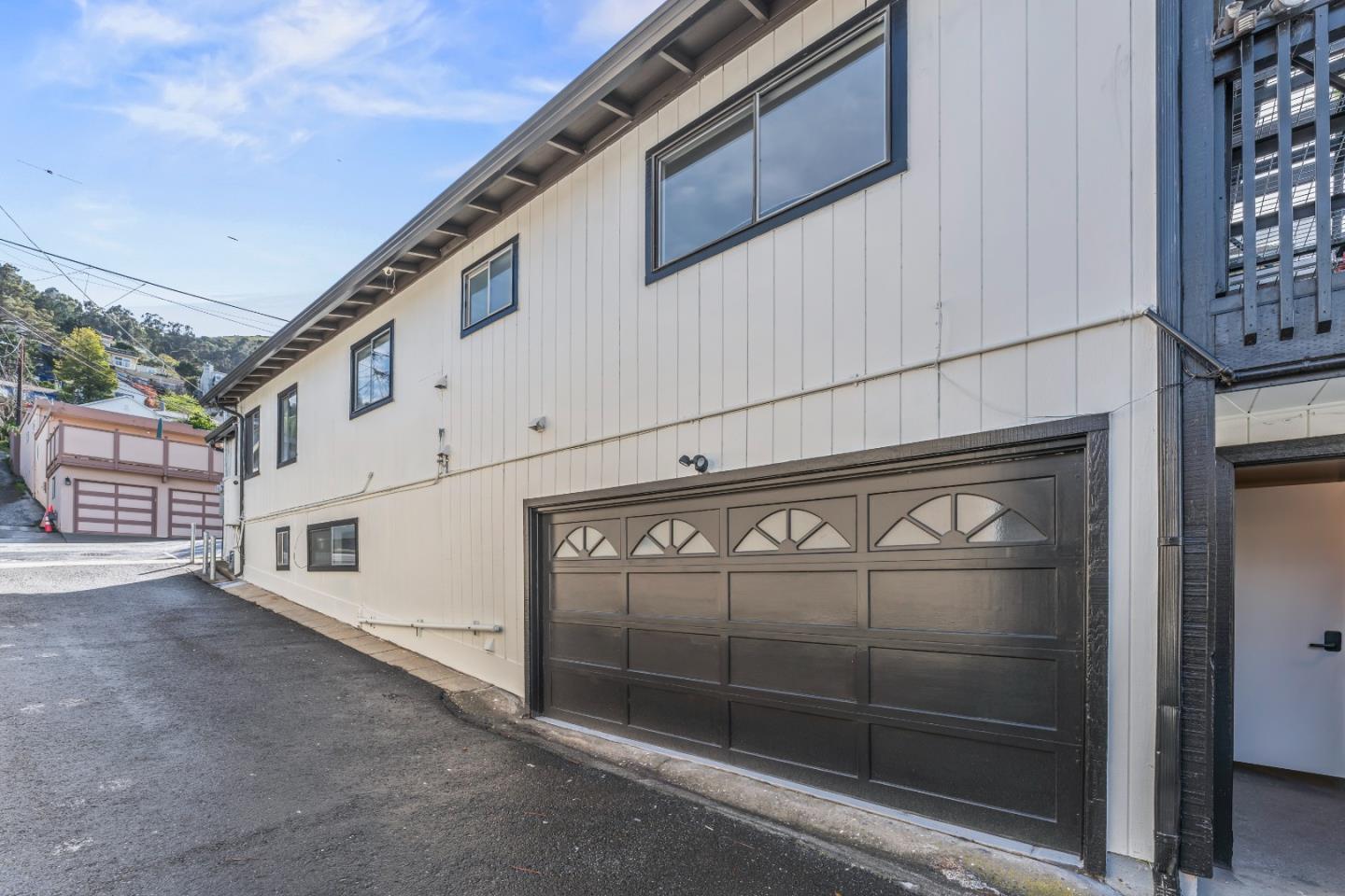 Detail Gallery Image 42 of 48 For 300 Klamath St, Brisbane,  CA 94005 - 3 Beds | 3 Baths