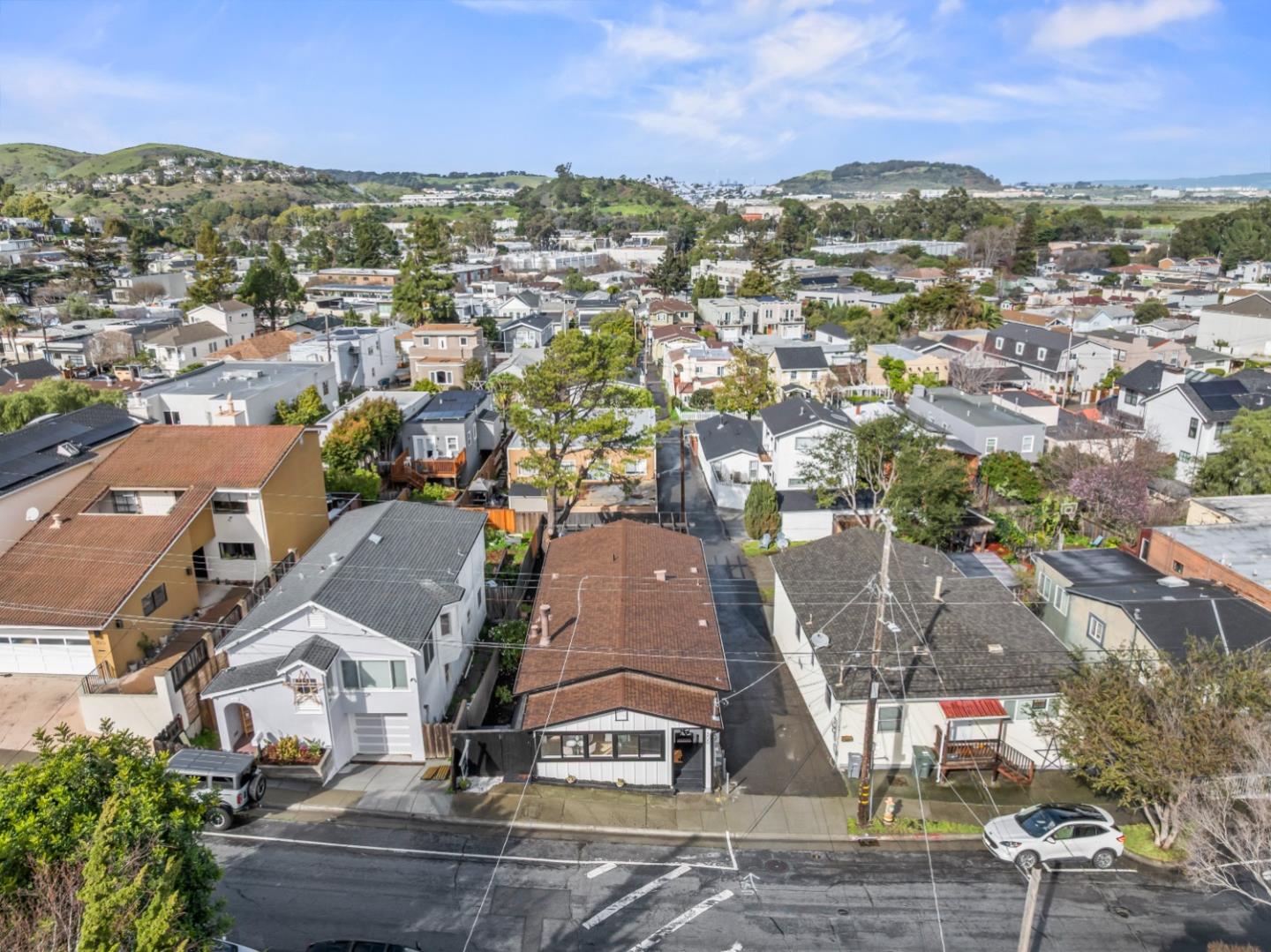 Detail Gallery Image 44 of 48 For 300 Klamath St, Brisbane,  CA 94005 - 3 Beds | 3 Baths