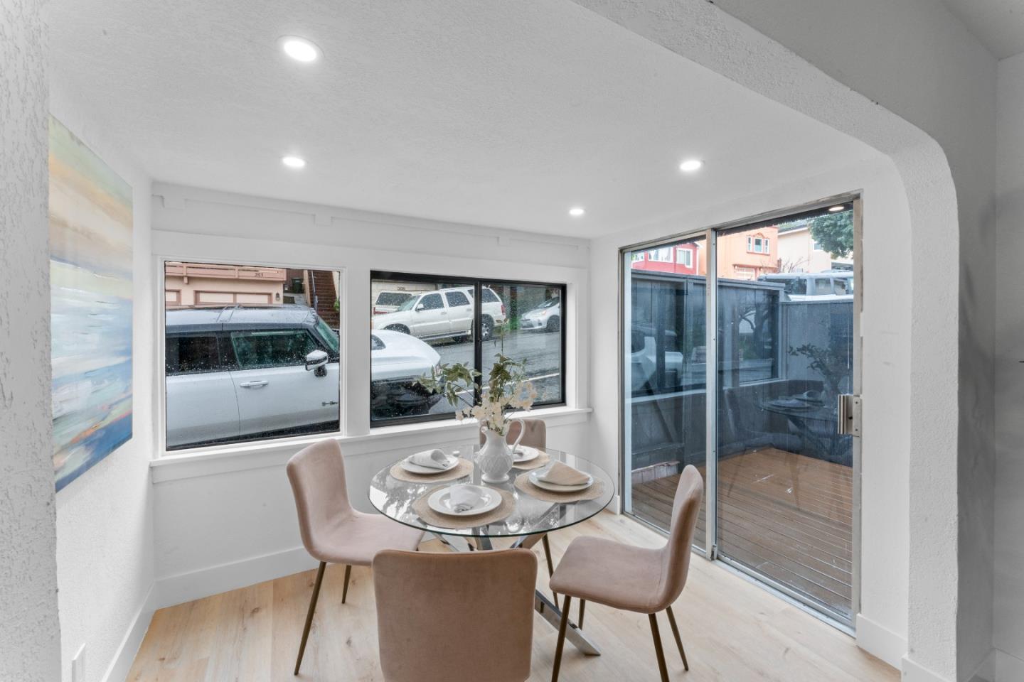 Detail Gallery Image 5 of 21 For 300 Klamath St, Brisbane,  CA 94005 - 3 Beds | 3 Baths