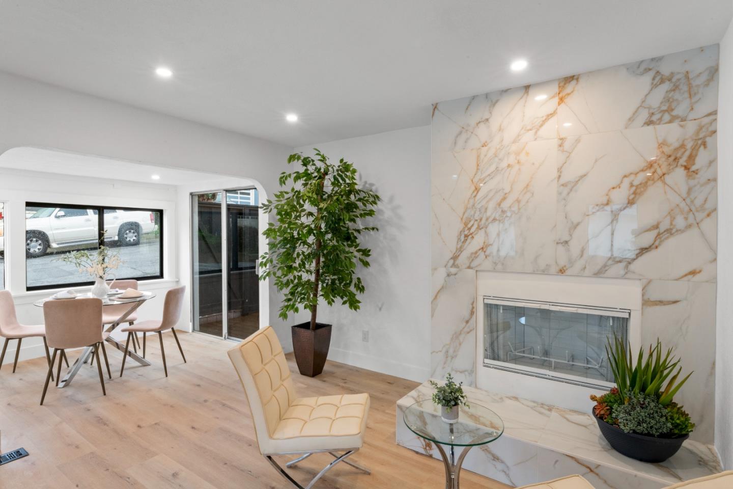 Detail Gallery Image 6 of 21 For 300 Klamath St, Brisbane,  CA 94005 - 3 Beds | 3 Baths