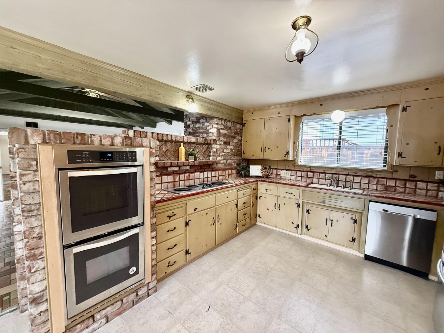 Detail Gallery Image 4 of 34 For 1462 Hervey Lane, San Jose,  CA 95125 - 2 Beds | 2 Baths